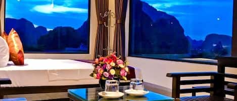 Minibar, individually decorated, individually furnished, desk