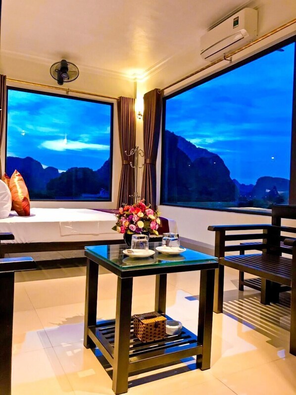 Minibar, individually decorated, individually furnished, desk - Trang An Mountain View Homestay - Hostel (Hoa Lu)
