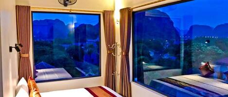 Minibar, individually decorated, individually furnished, desk