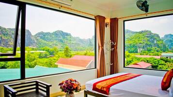 Minibar, individually decorated, individually furnished, desk