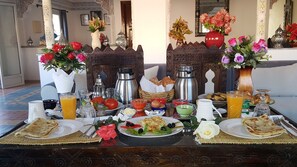 Free daily local cuisine breakfast  - Hotel New Mars Dades (Ait Sedrate Jbel El Oulia)