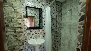Habitación triple Confort | Baño