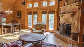 Fernseher, Kamin, DVD-Player, Tischtennisplatte