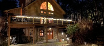 If you are ready to travel and relax look no further, sports court on site!