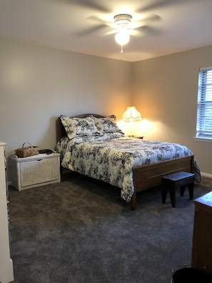 2 chambres, fer et planche à repasser, Wi-Fi gratuit, draps fournis