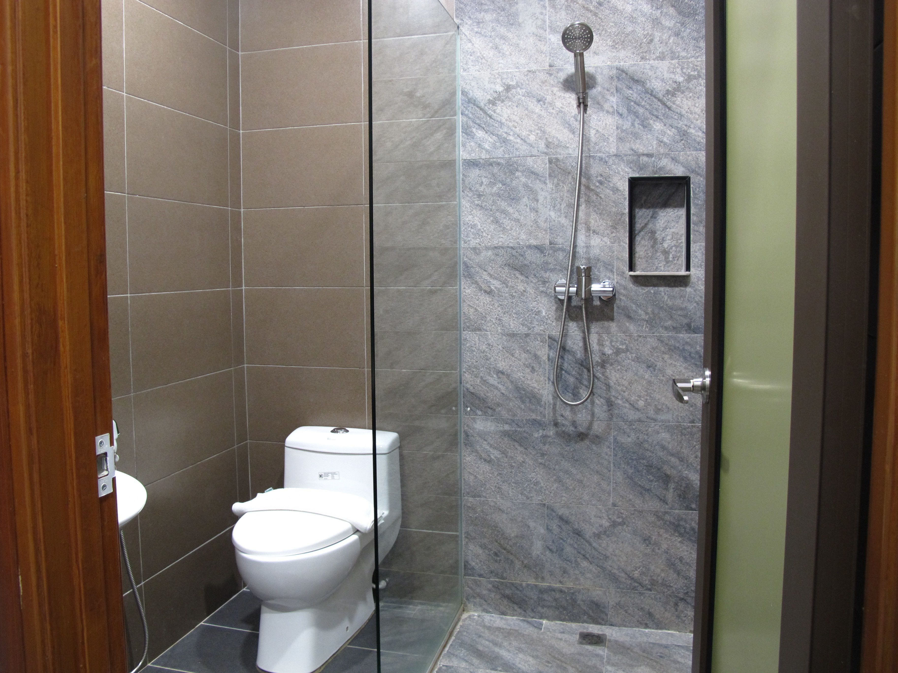 triple room | bathroom shower