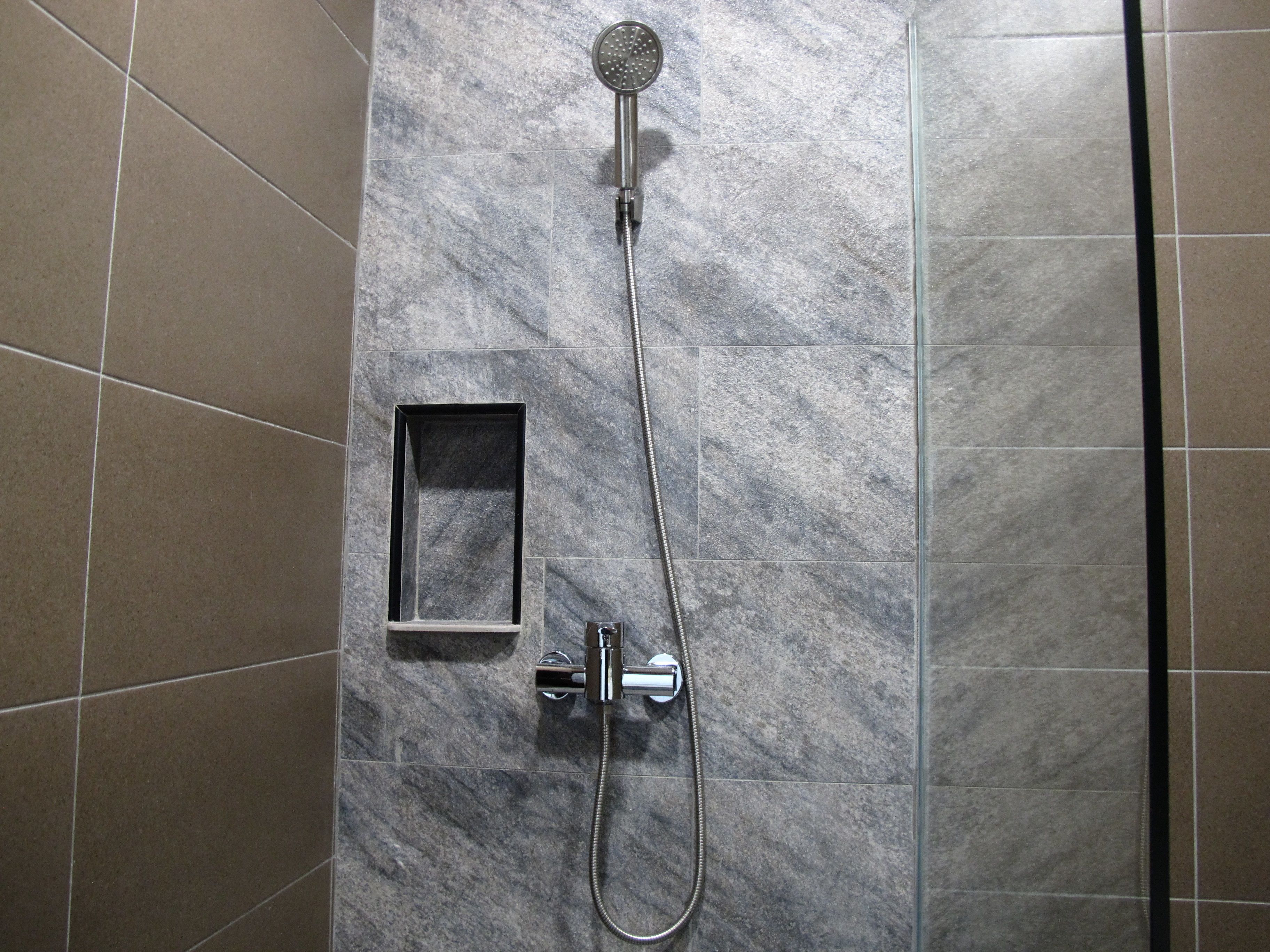 deluxe double room - disability access | bathroom shower