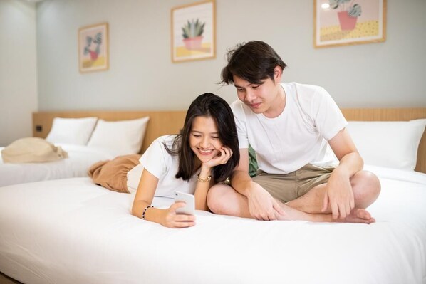 Chambre Supérieure avec lits jumeaux | Coffres-forts dans les chambres, bureau, rideaux occultants