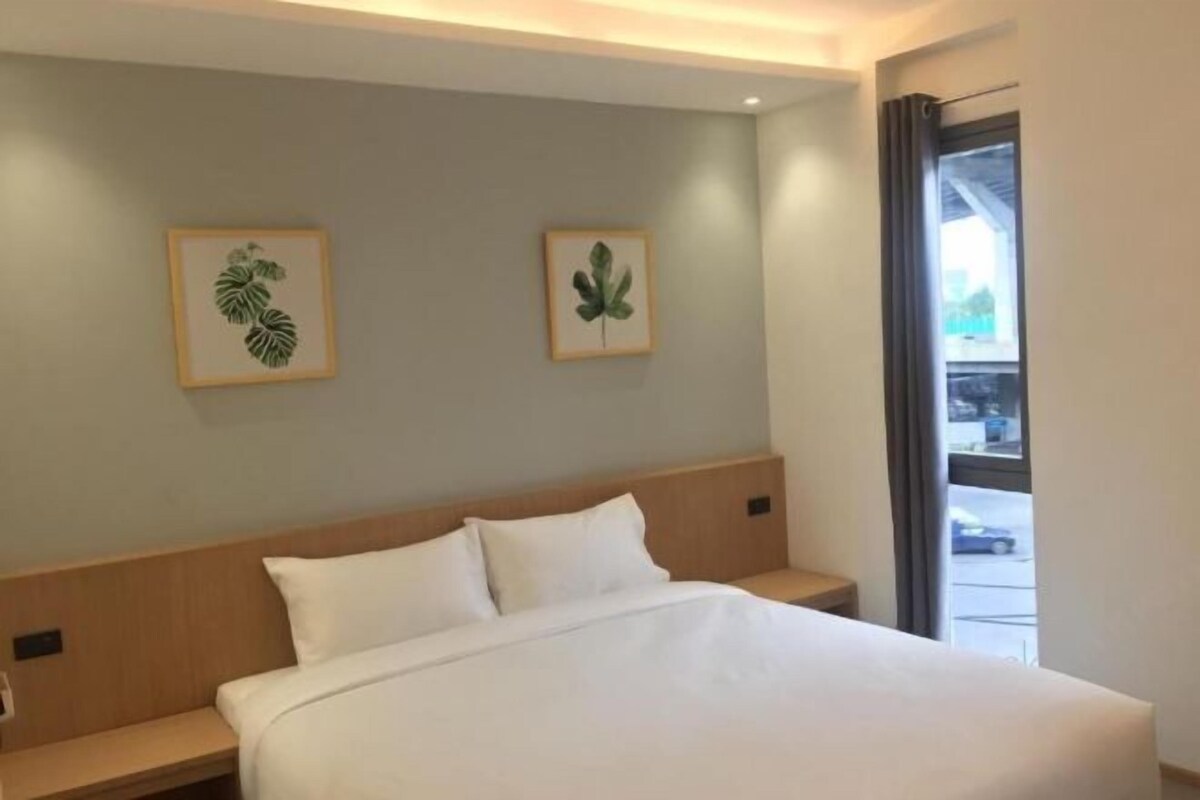 In-room safe, desk, blackout drapes, soundproofing