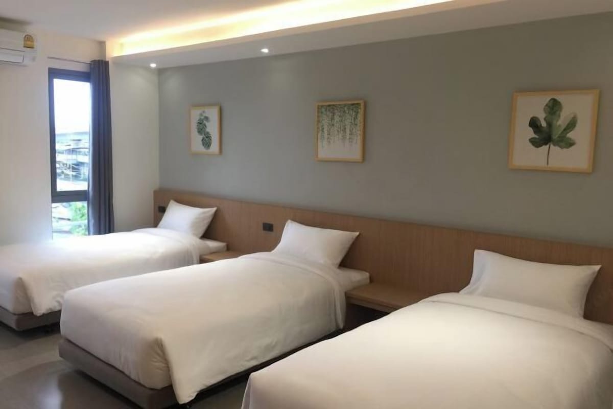 In-room safe, desk, blackout drapes, soundproofing