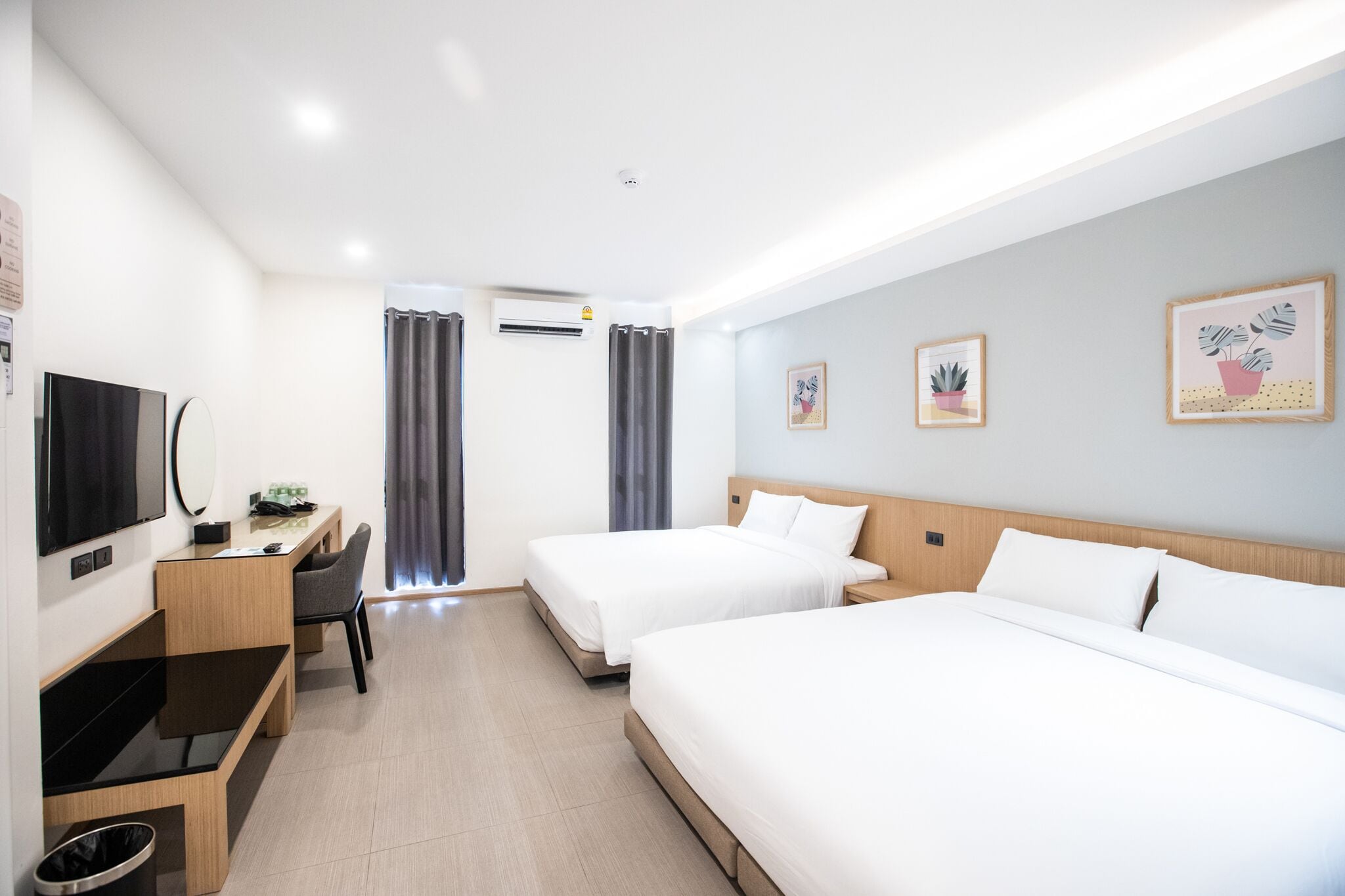 Standard Quadruple Room | In-room safe, desk, blackout curtains, soundproofing