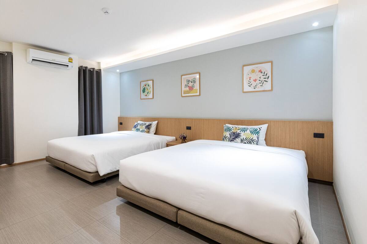 Superior Twin Room | In-room safe, desk, blackout drapes, soundproofing