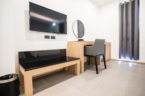 Superior Twin Room | In-room safe, desk, blackout drapes, soundproofing - Cubic Bangna Hotel (Bangkok)