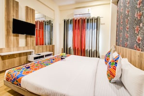 Desk, rollaway beds, free WiFi