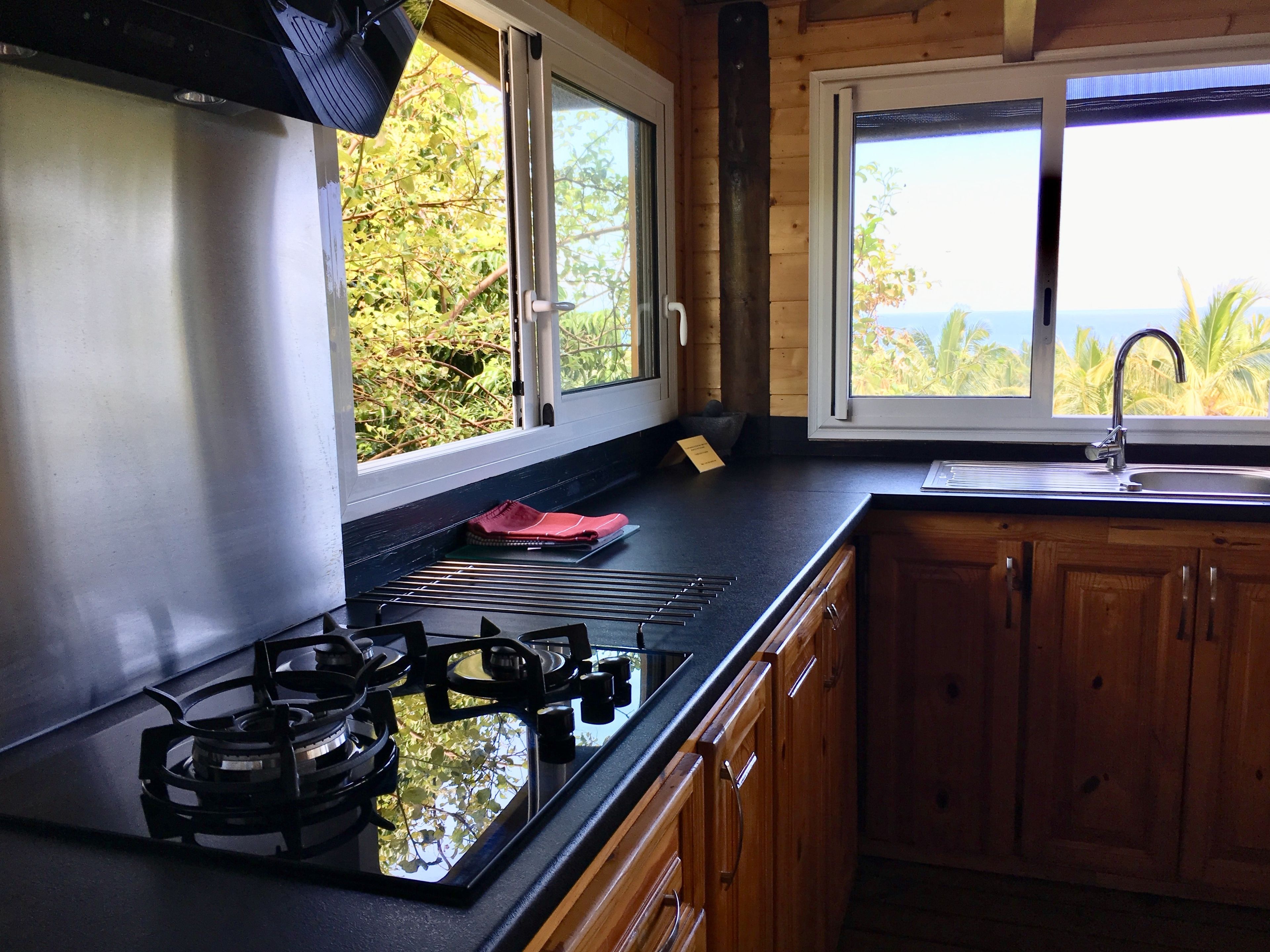 Superior Cottage | Private kitchen | Full-sized fridge, microwave, oven, stovetop