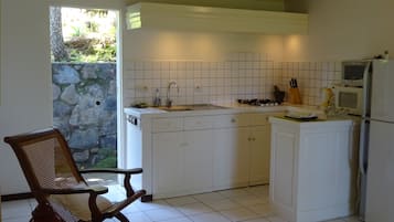Estúdio conforto | Cozinha americana privada | Geladeira grande, micro-ondas, fogão, cooktop