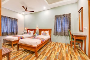 Desk, rollaway beds, free WiFi