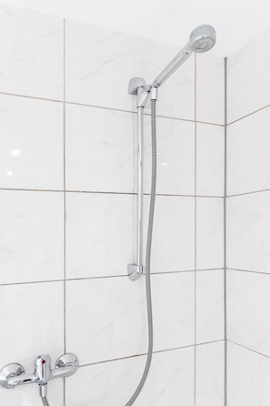 Apartment (110qm-Merlot-incl. 60EUR cleaning fee) | Bathroom shower