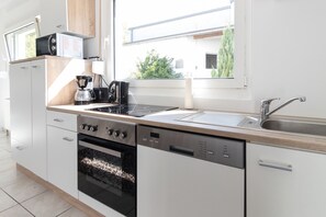 Apartment (110qm-Merlot-incl. 60EUR cleaning fee) | Eigene Küche | Kühlschrank, Mikrowelle, Ofen, Herdplatte