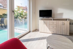 Ferienhaus (50qm-Bacchus-incl. 60EUR cleaning fee) | Wohnbereich | Flachbildfernseher