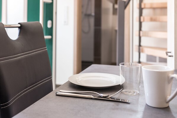 Ferienhaus (50qm-Bacchus-incl. 60EUR cleaning fee) | Essbereich im Zimmer