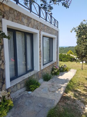 Habitación Deluxe, vista al jardín | Sábanas de algodón egipcio y ropa de cama de alta calidad