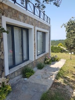 Habitación Deluxe, vistas al jardín | Sábanas de algodón egipcio y ropa de cama de alta calidad