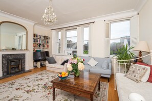 Apartment, 3 Bedrooms | Living room