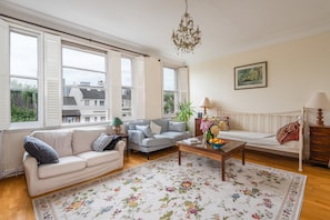 Apartment, 3 Bedrooms | Living room