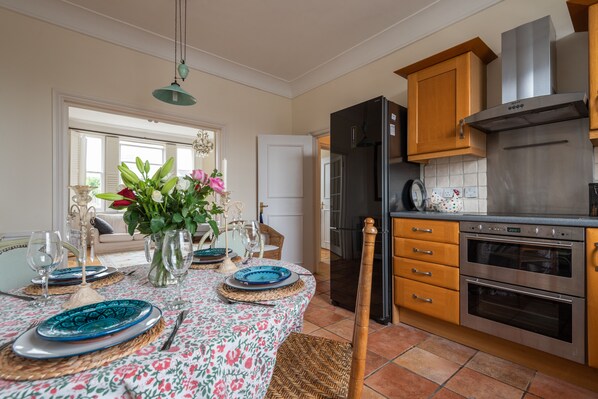 Apartment, 3 Bedrooms | Private kitchen