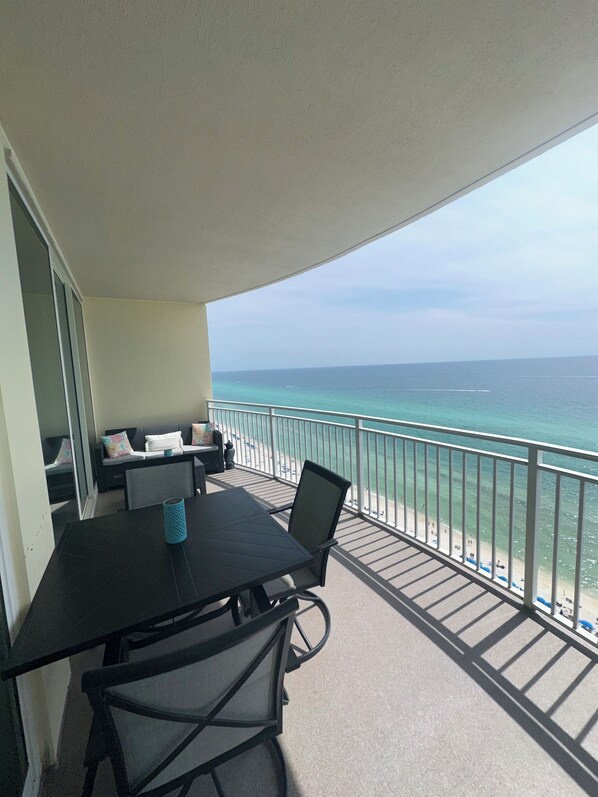 تناول الطعام بالخارج