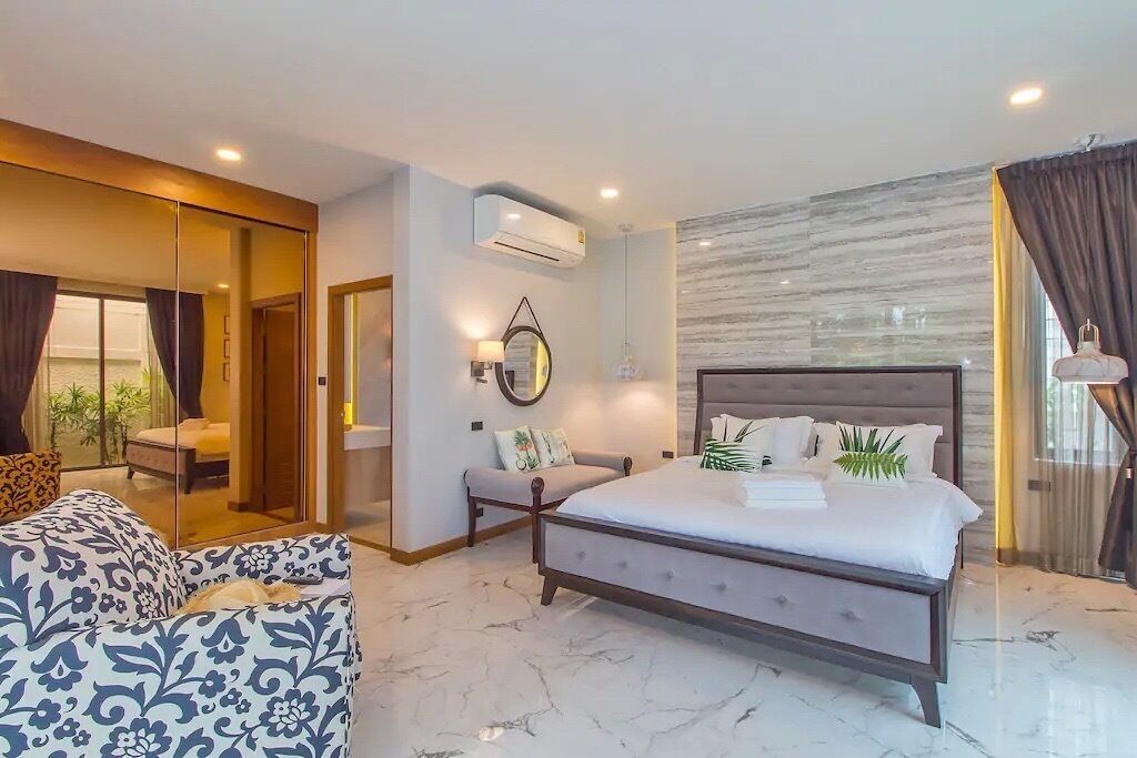 4 bedrooms, in-room safe, desk, soundproofing