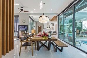 Dining - Hi At Home - 4BR Luxury Pool Villa in Pattaya (Pattaya)