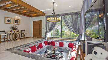 Flat-screen TV, DVD player, stereo