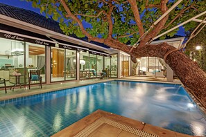 Outdoor pool, a heated pool - Hi At Home - 4BR Luxury Pool Villa in Pattaya (Pattaya)