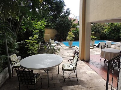 Chez Les Rois Guesthouse