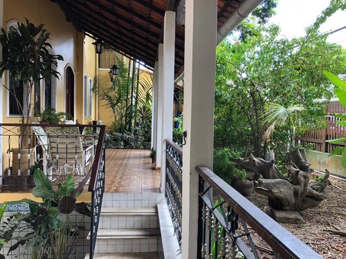 Chez Les Rois Guesthouse