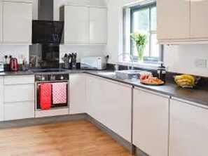 Casa de campo (Cairn Daimh) | Cocina privada | Hervidor eléctrico y utensilios de cocina