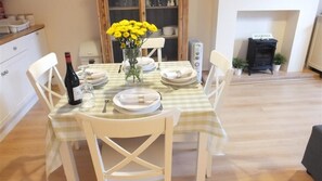Fridge, microwave, oven, dishwasher - The Moorings (Tenby)
