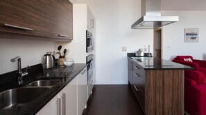 Fridge, oven, dishwasher, cookware/dishes/utensils - Glendower House 5 (Tenby)