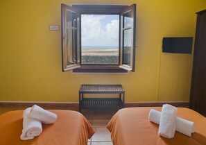 パノラミック ツインルーム 専用バスルーム (The Yellow Room) | セーフティボックス (室内)、WiFi (無料)、ベッドシーツ