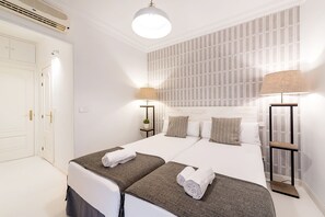 3 slaapkamers, een strijkplank/strijkijzer, wifi, beddengoed