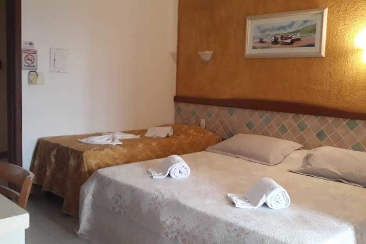Quarto Standard | Escritorio, cortinas opacas, tabla de planchar con plancha y wifi gratis