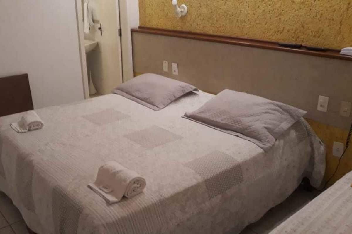 Habitación económica | Escritorio, cortinas opacas, tabla de planchar con plancha y wifi gratis