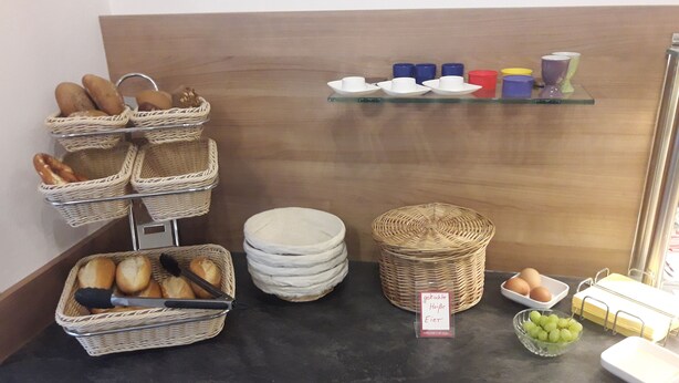 Daily buffet breakfast for a fee - Pension Assmann (Reichertshofen)
