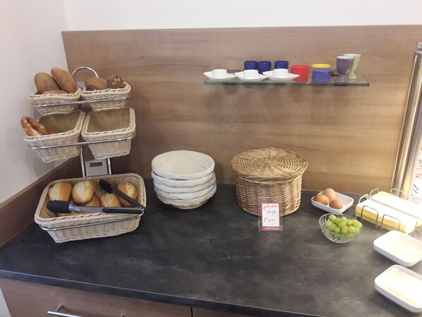 Daily buffet breakfast (EUR 6 per person)