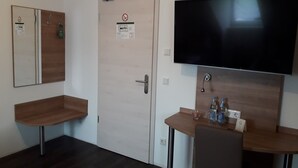 Comfort Twin Room | Television - Pension Assmann (Reichertshofen)