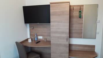 Comfort-Einzelzimmer | Wohnbereich | Fernseher