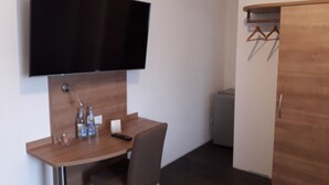 Comfort Twin Room | Living area | TV - Pension Assmann (Reichertshofen)