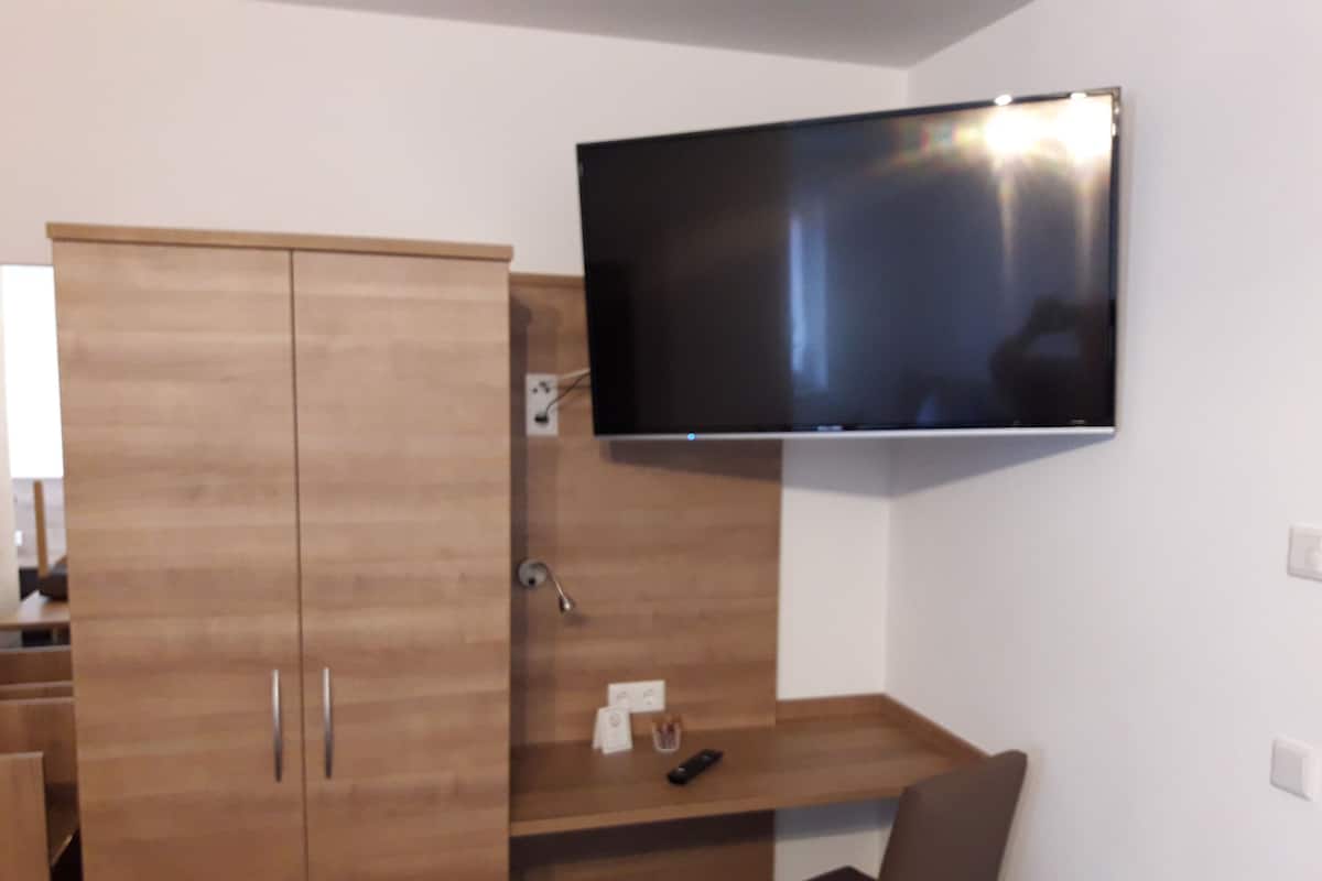 Superior Triple Room | Television